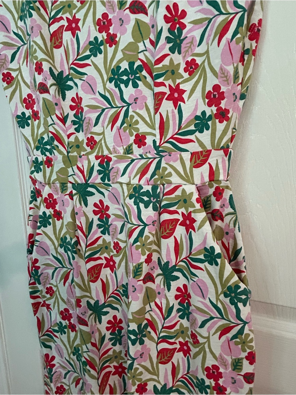 Boden Floral Cotton Jersey Cap-Sleeve Sheath Dress in Pink, Red, Green - Picture 4 of 5